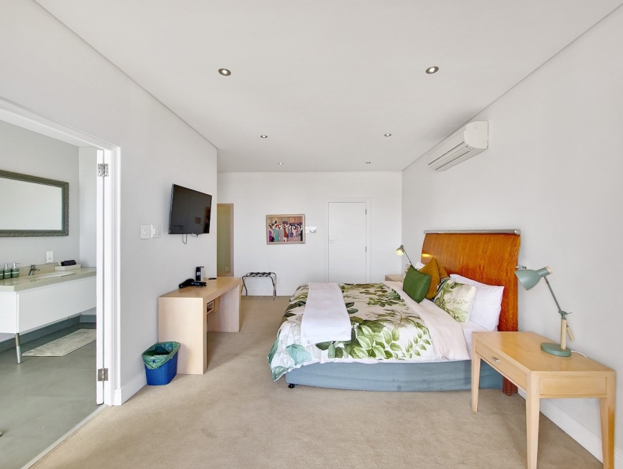 To Let 7 Bedroom Property for Rent in Camps Bay Western Cape